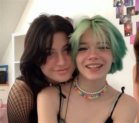 Short Hair Lesbian Porn Pics